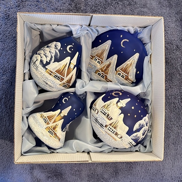 4 Hand Blown & Painted Large Glass Christmas Ornaments - Picture 15 of 16